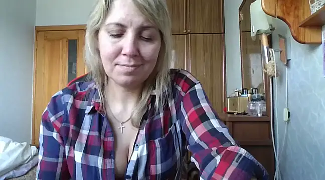 Snapshot of IrinaB1 chatting on 02.17.25 IrinaB1 online show from 02.17.25