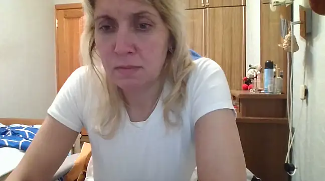 Snapshot of IrinaB1 chatting on 02.20.25 IrinaB1 online show from 02.20.25