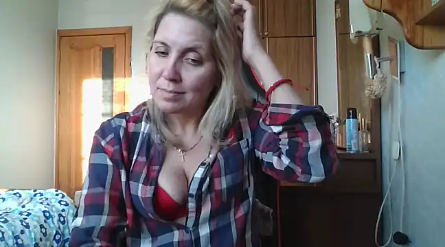 Snapshot of IrinaB1 chatting on 02.22.25 IrinaB1 online show from 02.22.25