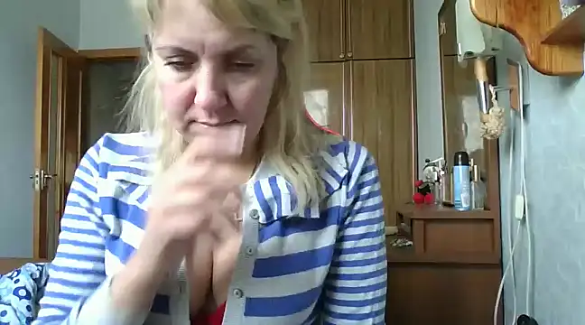 Snapshot of IrinaB1 chatting on 02.24.25 IrinaB1 online show from 02.24.25