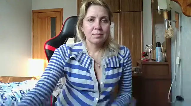 Snapshot of IrinaB1 chatting on 02.25.25 IrinaB1 online show from 02.25.25