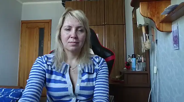 Snapshot of IrinaB1 chatting on 02.27.25 IrinaB1 online show from 02.27.25