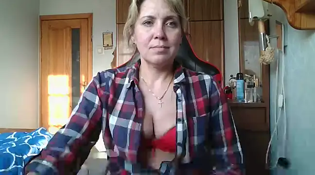 Snapshot of IrinaB1 chatting on 02.28.25 IrinaB1 online show from 02.28.25