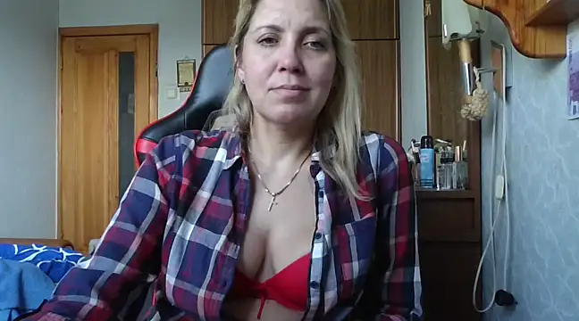 Snapshot of IrinaB1 chatting on 03.01.25 IrinaB1 online show from 03.01.25