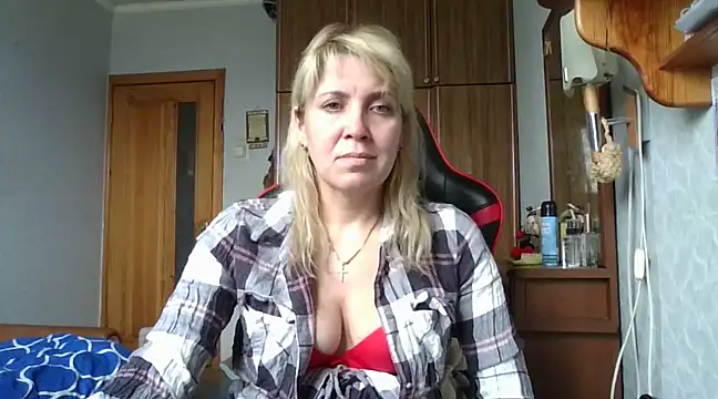 Snapshot of IrinaB1 chatting on 03.03.25 IrinaB1 online show from 03.03.25