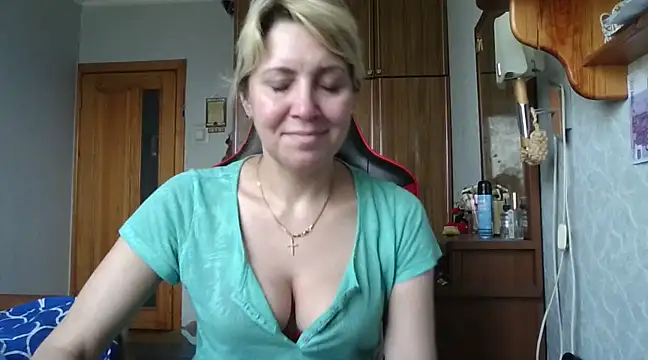 Snapshot of IrinaB1 chatting on 03.12.25 IrinaB1 online show from 03.12.25