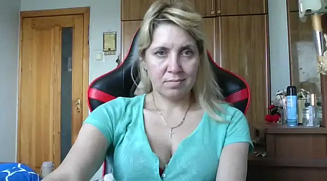 Snapshot of IrinaB1 chatting on 03.12.25 IrinaB1 online show from 03.12.25