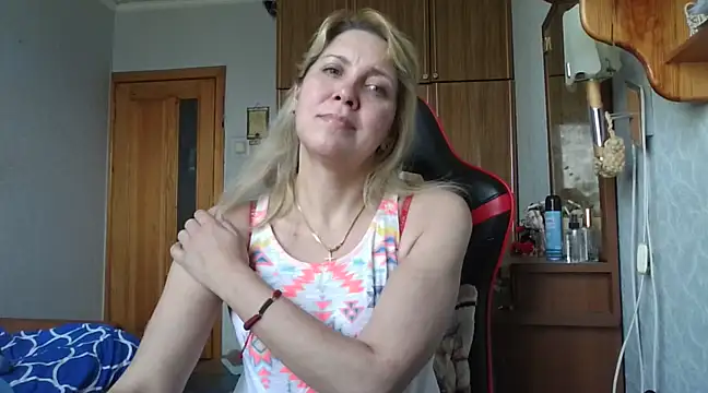 Snapshot of IrinaB1 chatting on 03.13.25 IrinaB1 online show from 03.13.25