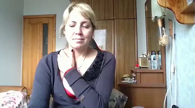 Snapshot of IrinaB1 chatting on 03.15.25 IrinaB1 online show from 03.15.25