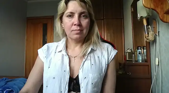 Snapshot of IrinaB1 chatting on 03.21.25 IrinaB1 online show from 03.21.25