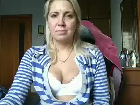 Snapshot of IrinaB1 chatting on 10.05.25 IrinaB1 online show from 10.05.25