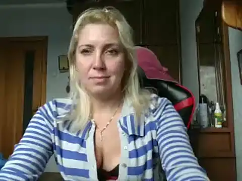 Snapshot of IrinaB1 chatting on 10.09.25 IrinaB1 online show from 10.09.25