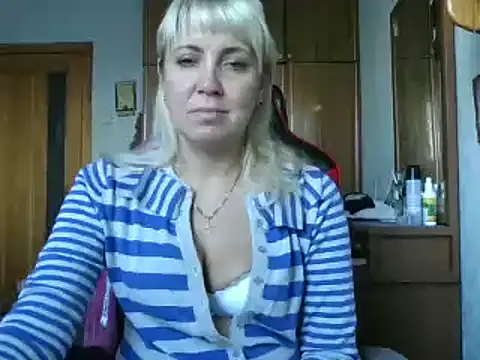 Snapshot of IrinaB1 chatting on 10.15.25 IrinaB1 online show from 10.15.25