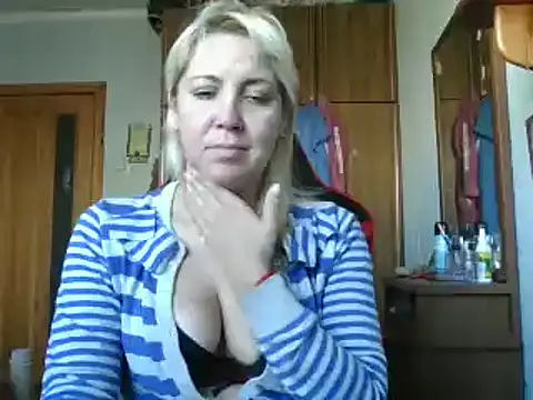 Snapshot of IrinaB1 chatting on 10.26.25 IrinaB1 online show from 10.26.25