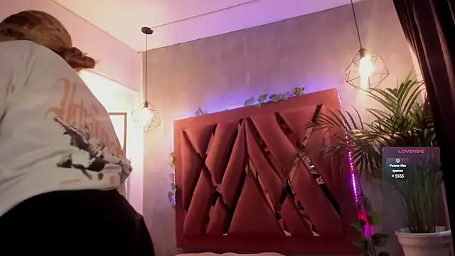 Haelycute online show from 02.06.25