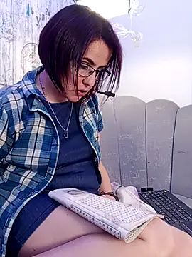 IsisBlake online show from 11.26.25