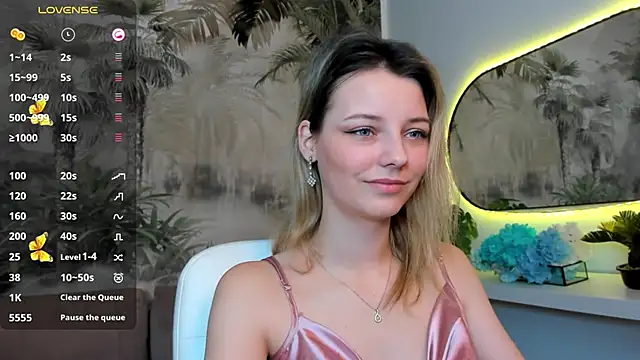 pretty little thing online show from 01.15.25