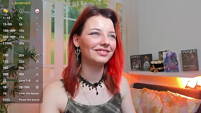 pretty little thing online show from 02.14.25