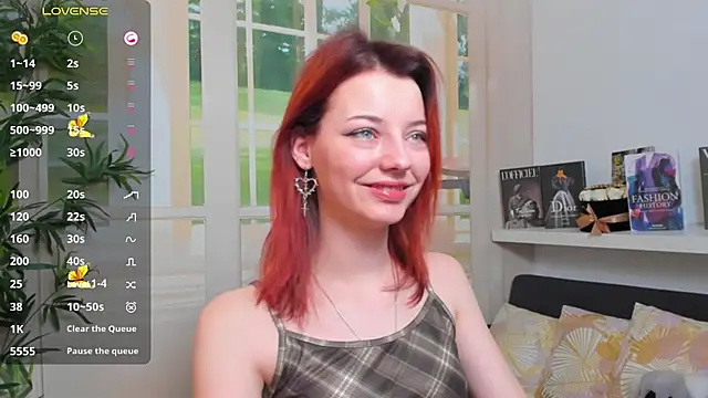 pretty little thing online show from 02.15.25