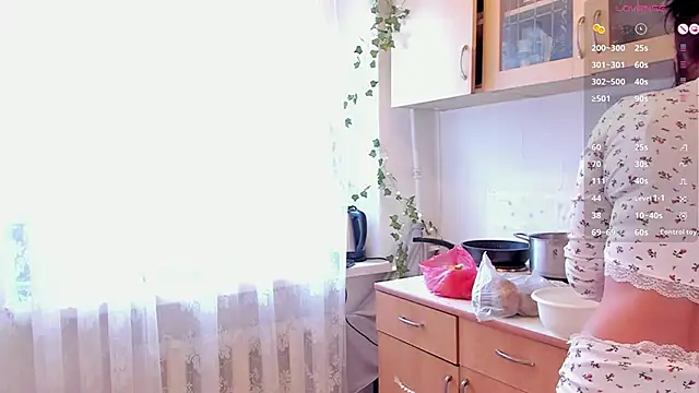 Julia  Frey online show from 11.08.25