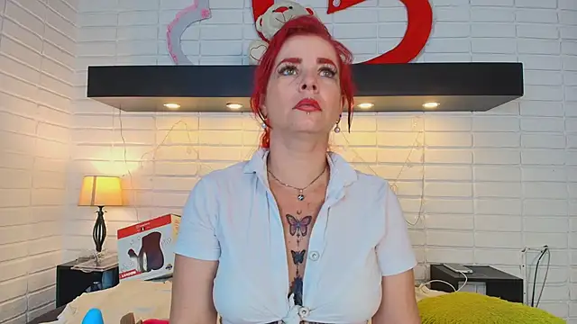 Snapshot of HannaBrave chatting on 02.25.25 HannaBrave online show from 02.25.25