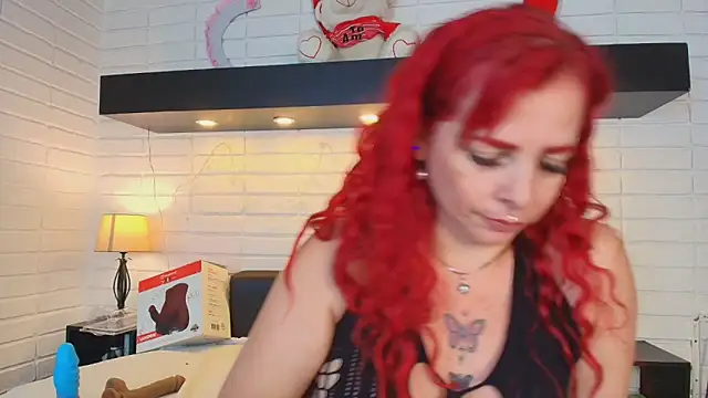 Snapshot of HannaBrave chatting on 02.25.25 HannaBrave online show from 02.25.25