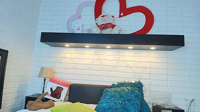 Snapshot of HannaBrave chatting on 03.05.25 HannaBrave online show from 03.05.25