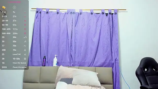 Snapshot of lilybaudyn_ chatting on 02.09.26 lilybaudyn online show from 02.09.26