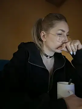 Snapshot of Crazy-Rosa chatting on 01.12.25 Crazy-Rosa online show from 01.12.25