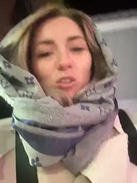 Snapshot of Crazy-Rosa chatting on 02.04.25 Crazy-Rosa online show from 02.04.25