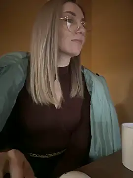 Snapshot of Crazy-Rosa chatting on 02.07.25 Crazy-Rosa online show from 02.07.25