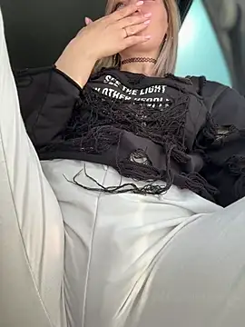 Snapshot of Crazy-Rosa chatting on 03.20.25 Crazy-Rosa online show from 03.20.25