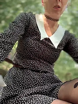 Snapshot of Crazy-Rosa chatting on 09.11.25 Crazy-Rosa online show from 09.11.25