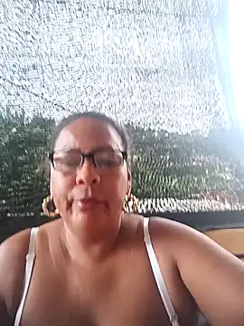 Snapshot of Afroditabichota chatting on 10.23.25 Afroditabichota online show from 10.23.25