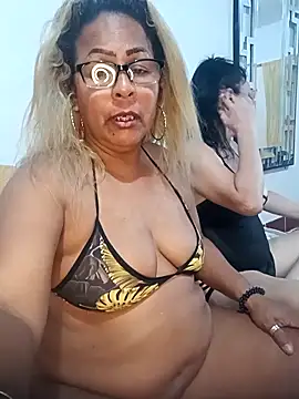 Snapshot of Afroditabichota chatting on 10.31.25 Afroditabichota online show from 10.31.25