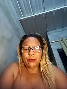 Snapshot of Afroditabichota chatting on 11.24.25 Afroditabichota online show from 11.24.25