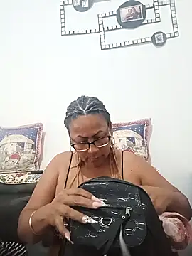 Snapshot of Afroditabichota chatting on 11.28.25 Afroditabichota online show from 11.28.25