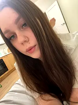 Marylallka5 online show from 10.22.25