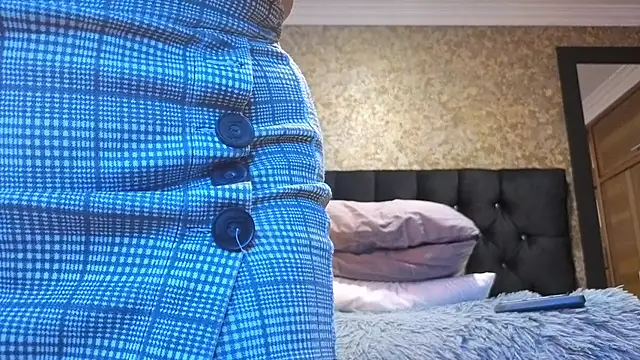 emma xuee online show from 10.17.25