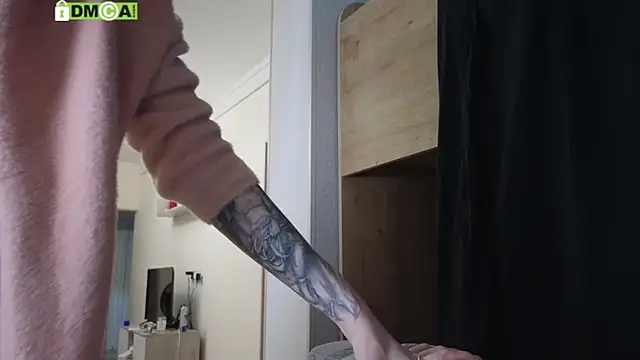 Snapshot of KawaiiNullify chatting on 11.21.25 KawaiiNullify online show from 11.21.25