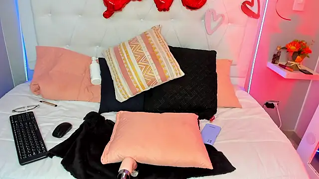Snapshot of AINARA__STONE chatting on 02.15.25 AINARA STONE online show from 02.15.25