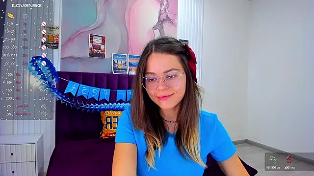 Snapshot of Kelly_Cuutie chatting on 09.25.25 Kelly Cuutie online show from 09.25.25