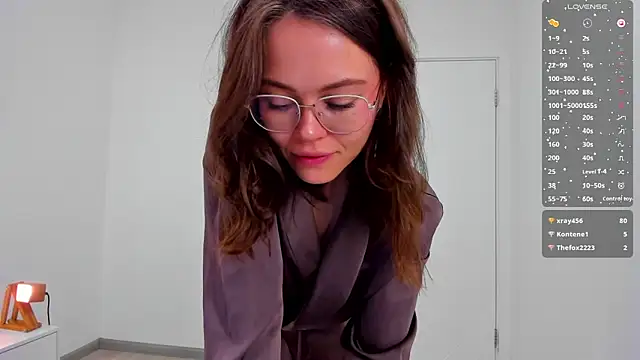 Snapshot of Kelly_Cuutie chatting on 05.27.26 Kelly Cuutie online show from 05.27.26