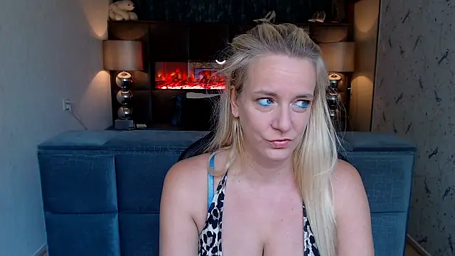 Snapshot of Wendysexyx chatting on 09.10.25 Wendysexyx online show from 09.10.25