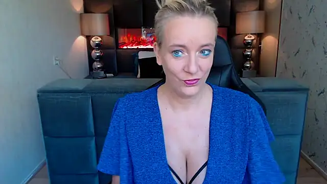 Snapshot of Wendysexyx chatting on 09.14.25 Wendysexyx online show from 09.14.25