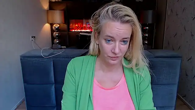 Snapshot of Wendysexyx chatting on 09.15.25 Wendysexyx online show from 09.15.25