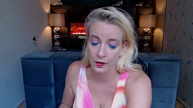 Snapshot of Wendysexyx chatting on 09.20.25 Wendysexyx online show from 09.20.25