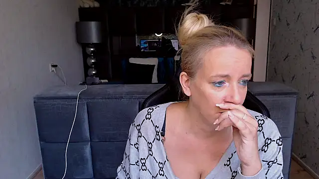 Snapshot of Wendysexyx chatting on 09.25.25 Wendysexyx online show from 09.25.25