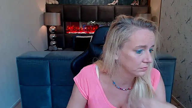 Snapshot of Wendysexyx chatting on 09.30.25 Wendysexyx online show from 09.30.25