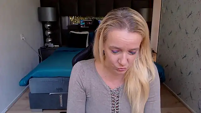 Snapshot of Wendysexyx chatting on 10.09.25 Wendysexyx online show from 10.09.25